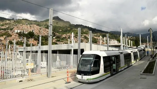 Σπίτι διακοπών Casa Entera-Cerca A Mall La Central Y Estacion De Tranvia Μεντεγίν
