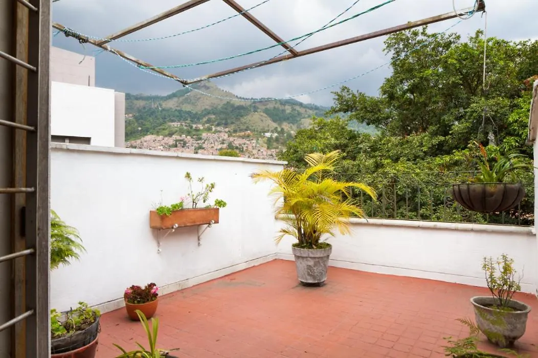 Casa Entera-Cerca A Mall La Central Y Estacion De Tranvia Medellín 0*,