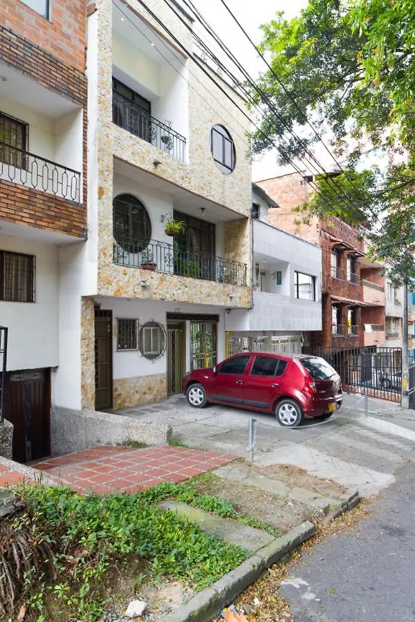 Casa Entera-Cerca A Mall La Central Y Estacion De Tranvia Μεντεγίν 0*,  Κολομβία