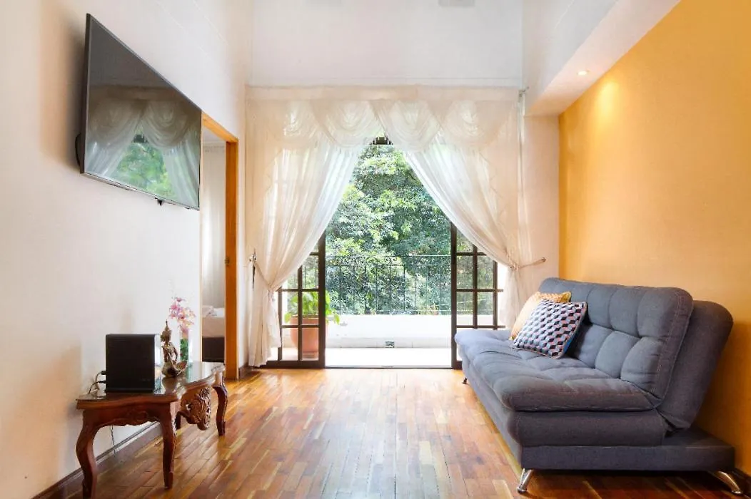 Casa Entera-Cerca a Mall La Central y Estación de Tranvía Medellín