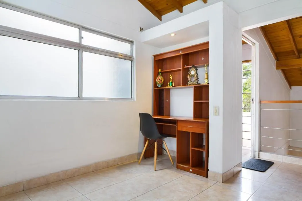Casa Entera-Cerca a Mall La Central y Estación de Tranvía Medellín