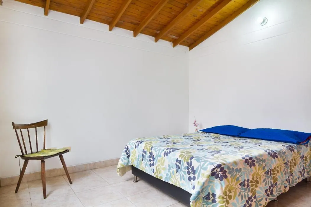 Casa Entera-Cerca a Mall La Central y Estación de Tranvía Medellín Colômbia